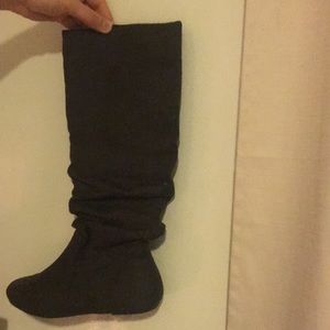 Boots! Great condition worn once. Very dark gray